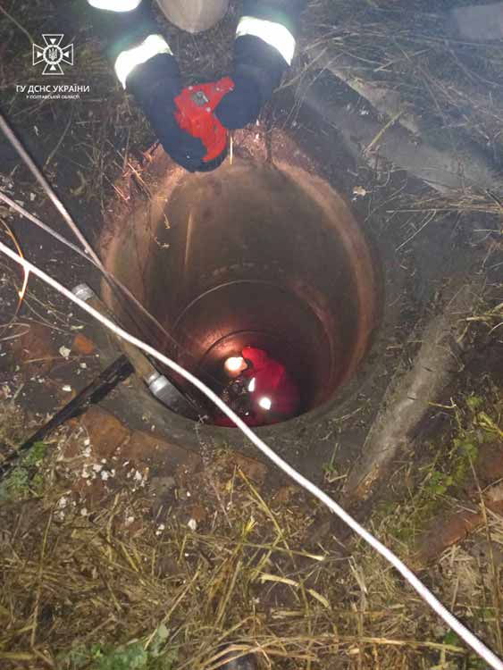 на Полтавщині жінка впала в занедбаний колодязь