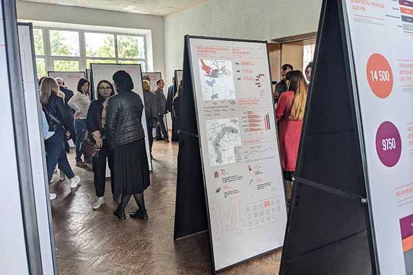 У Пирятинській міській раді відкрили мандрівну виставку «На зламі»