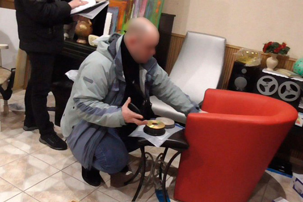 На Полтавщині поліція викрила фотографа у зберіганні дитячої порнограф