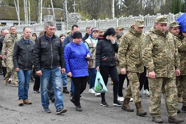 У Пирятинській громаді попрощалися з полеглим на війні захисником У Пирятинській громаді попрощалися з полеглим на війні захисником