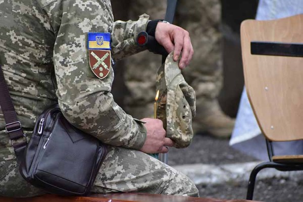 У Пирятинській громаді попрощалися з полеглим на війні захисником У Пирятинській громаді попрощалися з полеглим на війні захисником