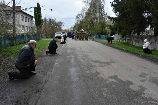 У Пирятинській громаді попрощалися з полеглим на війні захисником У Пирятинській громаді попрощалися з полеглим на війні захисником