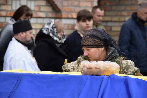 У Пирятинській громаді попрощалися з полеглим на війні захисником У Пирятинській громаді попрощалися з полеглим на війні захисником