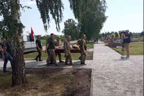На Полтавщині попрощалися з військовослужбовцем