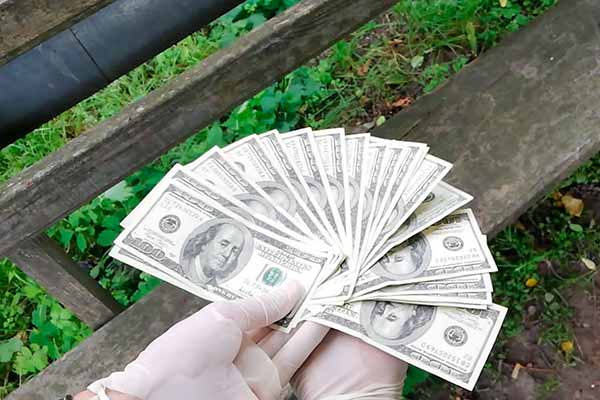 На Полтавщині 35-річний чиновник вимагав та отримав хабар