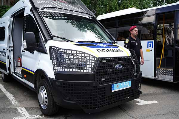 Поліція Полтавщини отримала 10 службових транспортних засобів