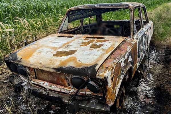 На Полтавщині згорів автомобіль, всередині виявили тіло водія