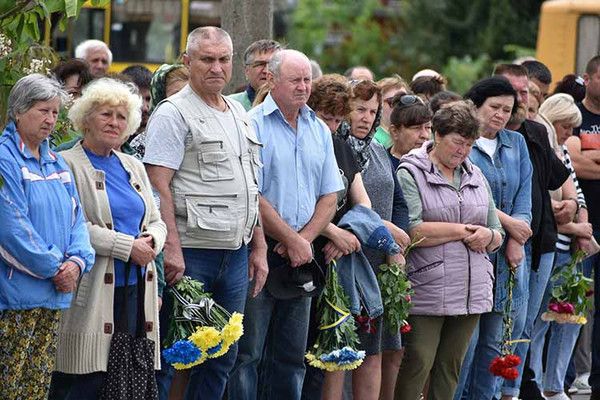 У Великій Кручі попрощалися з юним Героєм Ростиславом Шуляєвим