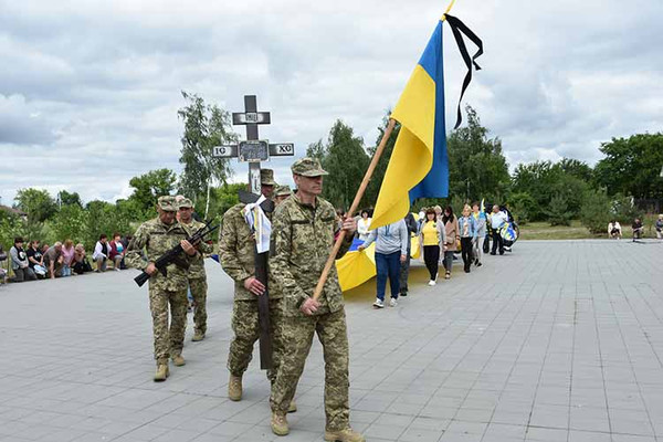 У Великій Кручі попрощалися з юним Героєм Ростиславом Шуляєвим