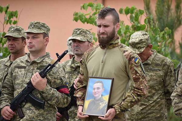 У Великій Кручі попрощалися з юним Героєм Ростиславом Шуляєвим