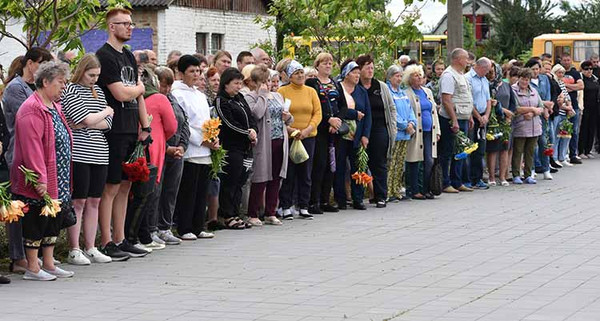 У Великій Кручі попрощалися з юним Героєм Ростиславом Шуляєвим