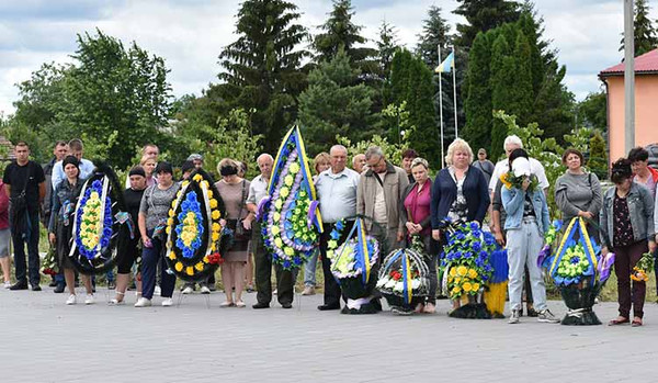 У Великій Кручі попрощалися з юним Героєм Ростиславом Шуляєвим