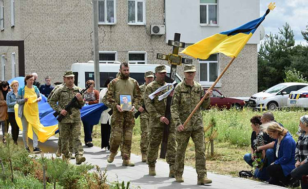 У Великій Кручі попрощалися з юним Героєм Ростиславом Шуляєвим