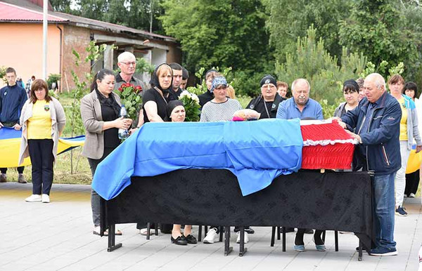 У Великій Кручі попрощалися з юним Героєм Ростиславом Шуляєвим