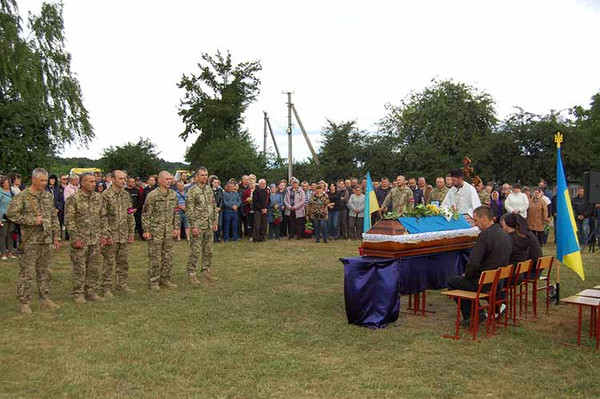 Гребінківська громада провела в останню дорогу свого земляка