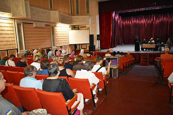 Жителі Пирятиської громади обговорили питання діяльності УПЦ