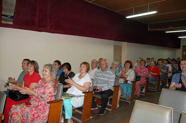 Медиків Гребінківської міської лікарні привітали з професійним святом