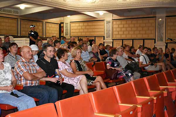 Жителі Пирятиської громади обговорили питання діяльності УПЦ