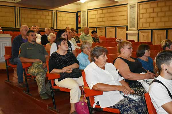 Жителі Пирятиської громади обговорили питання діяльності УПЦ