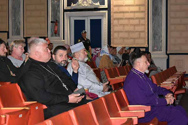 Жителі Пирятиської громади обговорили питання діяльності УПЦ