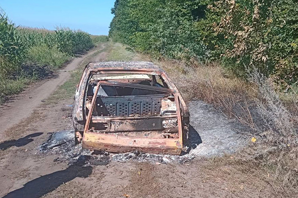 згорівший автомобіль