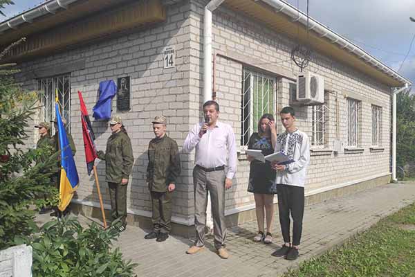 Промовляє Олег Пустовгар Промовляє Олег Пустовгар