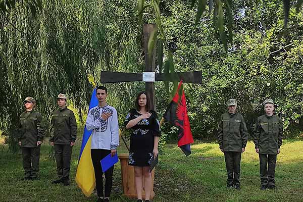 На Полтавщині відкрили меморіальну дошку генерал-хорунжому Армії УНР На Полтавщині відкрили меморіальну дошку генерал-хорунжому Армії УНР