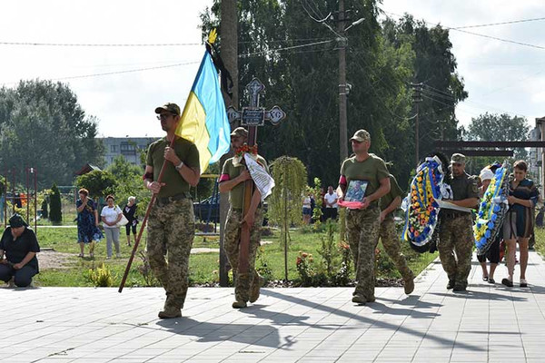 Пирятинська громада попрощалась з Аркадієм Шаповаловим