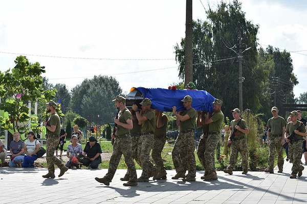 Пирятинська громада попрощалась з Аркадієм Шаповаловим