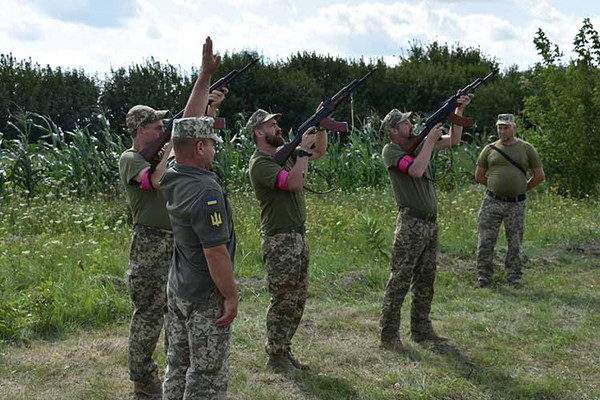 Пирятинська громада попрощалась з Аркадієм Шаповаловим