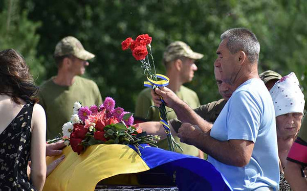 Пирятинська громада попрощалась з Аркадієм Шаповаловим