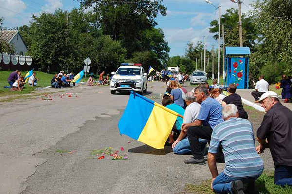 Прощання з Героєм біля могили Євгена Павловича Гребінки Прощання з Героєм біля могили Євгена Павловича Гребінки