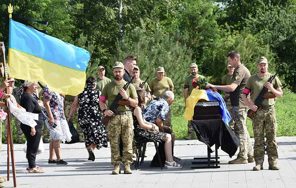 Пирятинська громада попрощалась з Аркадієм Шаповаловим