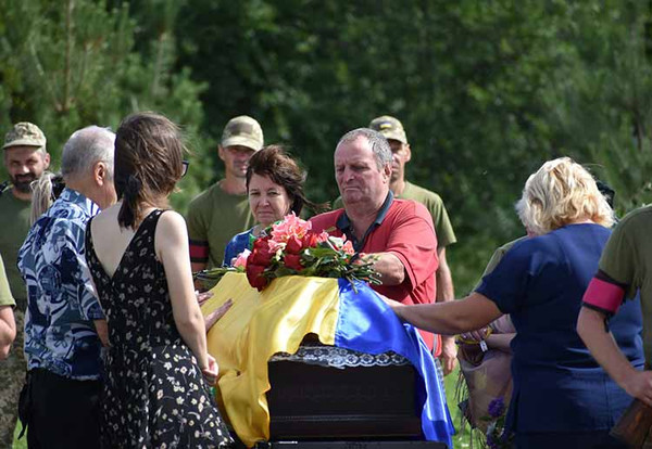Пирятинська громада попрощалась з Аркадієм Шаповаловим