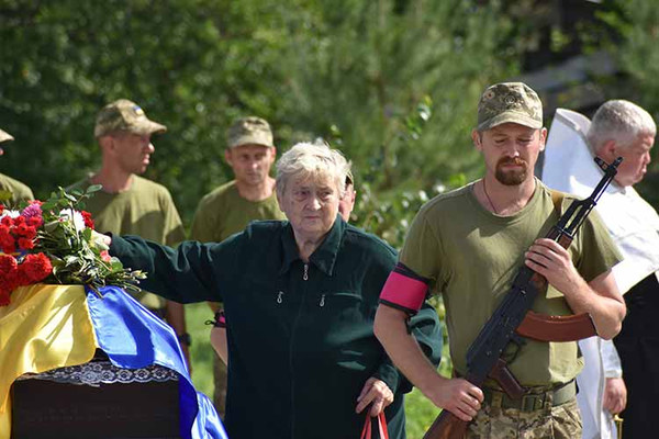 Пирятинська громада попрощалась з Аркадієм Шаповаловим