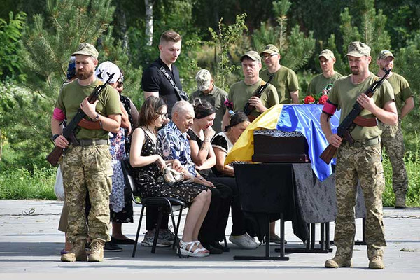 Пирятинська громада попрощалась з Аркадієм Шаповаловим
