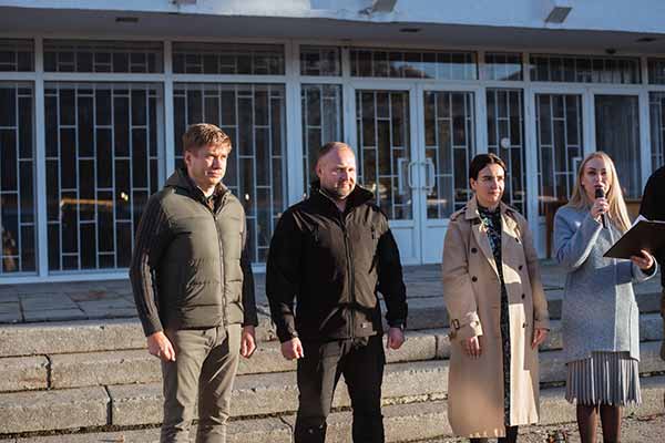 Громадам Полтавщини передали 13 шкільних автобусів Громадам Полтавщини передали 13 шкільних автобусів