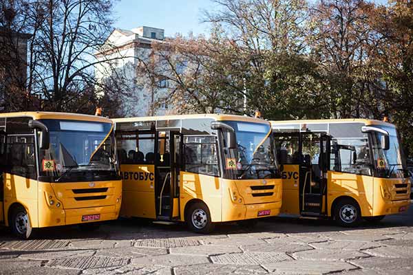 Громадам Полтавщини передали 13 шкільних автобусів Громадам Полтавщини передали 13 шкільних автобусів