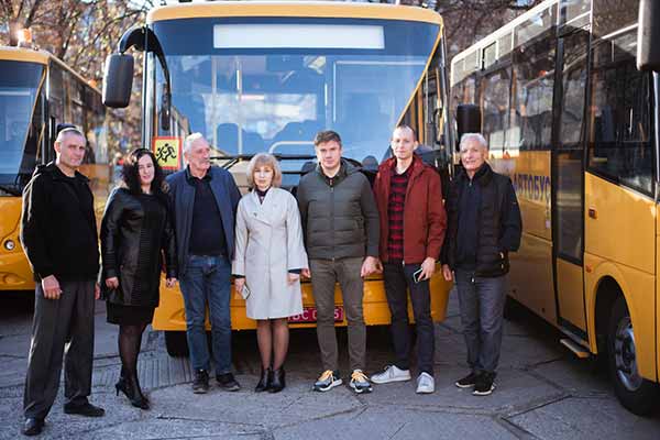 Громадам Полтавщини передали 13 шкільних автобусів