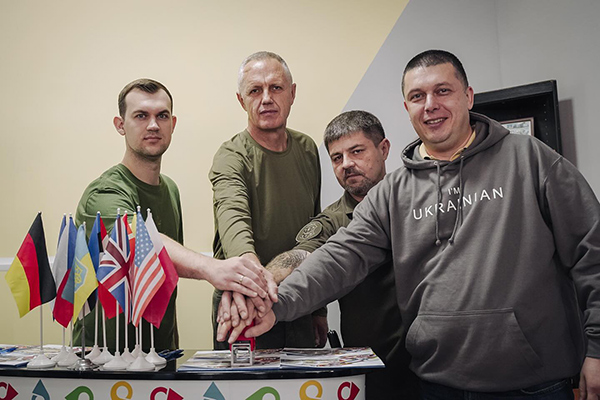 У Полтаві погасили марку «Зброя Перемоги. Світ з Україною»