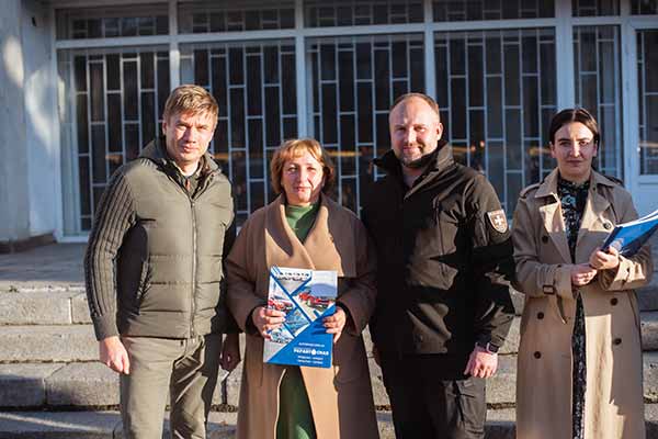 Громадам Полтавщини передали 13 шкільних автобусів Громадам Полтавщини передали 13 шкільних автобусів