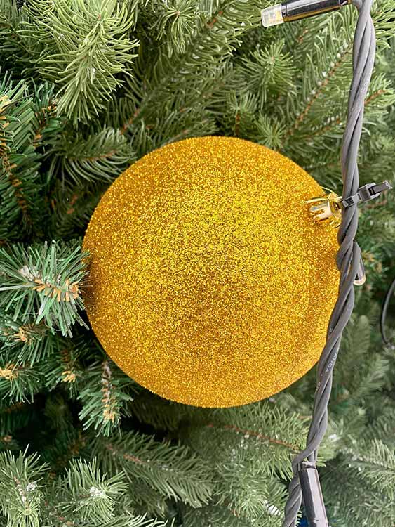 У Пирятині встановили святкову ялинку