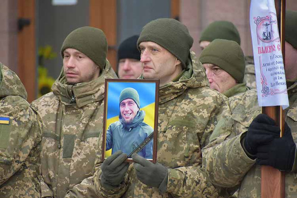На Полтавщині провели в останню дорогу Героя-захисника Сергія Бабича