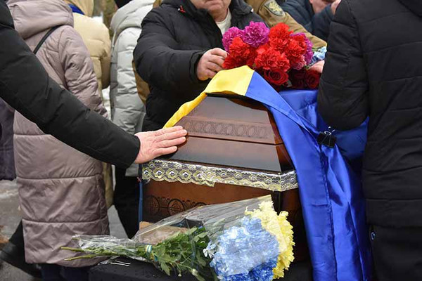 На Полтавщині провели в останню дорогу Героя-захисника Сергія Бабича