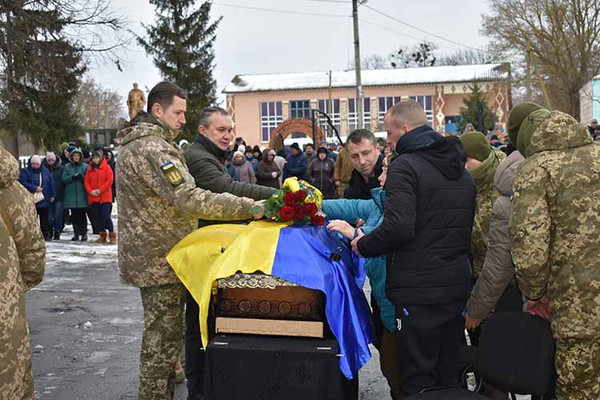 На Полтавщині провели в останню дорогу Героя-захисника Сергія Бабича