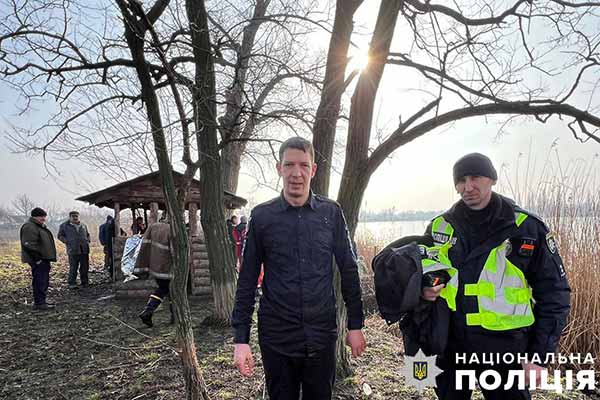 під кригу провалилися двоє чоловіків