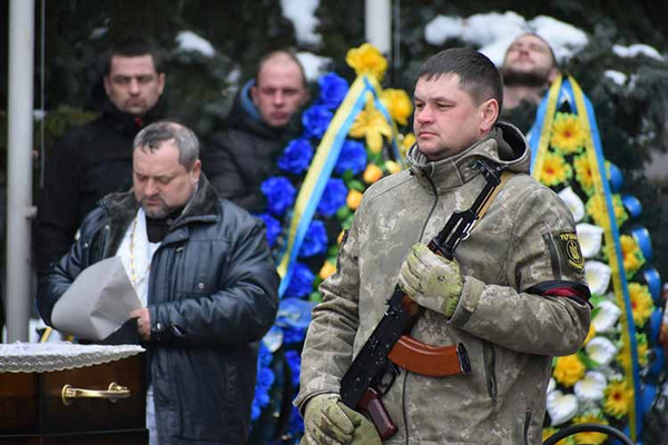 Пирятинці провели в останню путь гранатометника Івана Алтухова