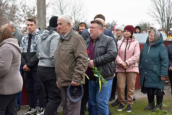 Пирятинщина попрощалася із захисником Володимиром Максименком Пирятинщина попрощалася із захисником Володимиром Максименком