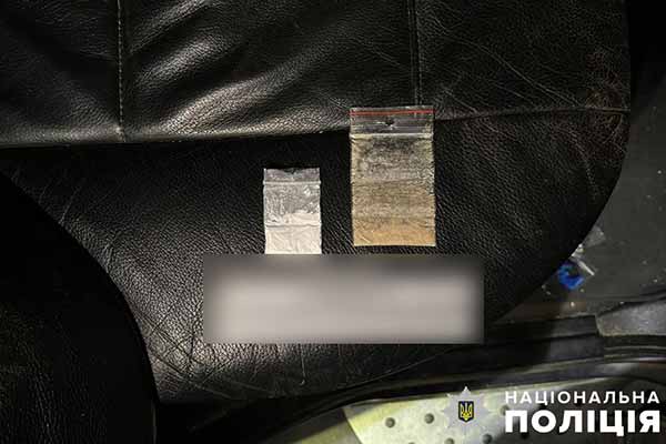 підозра в збуті психотропних речовин