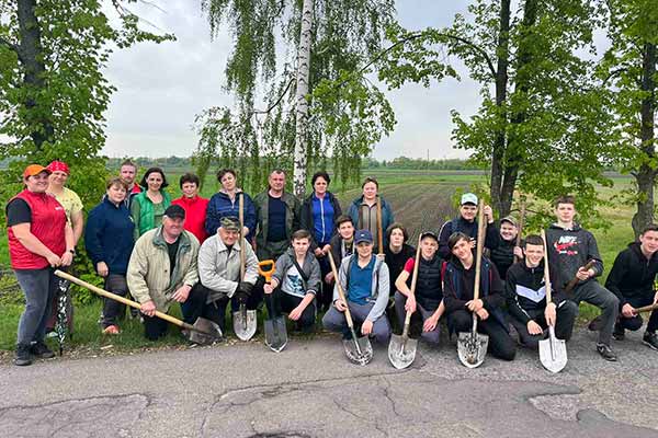 На Гребінківщині висадили алею молодих дерев